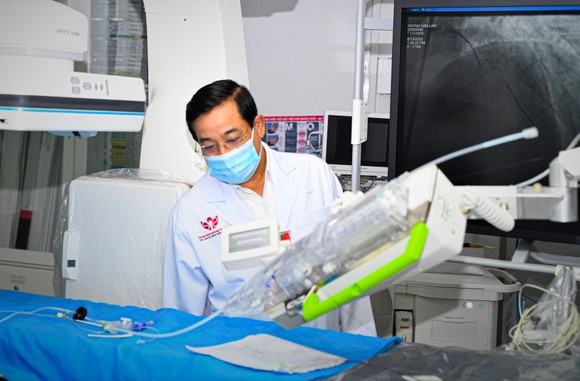 Đưa vào sử dụng robot can thiệp mạch máu đầu tiên tại Đông Nam Á ảnh 1