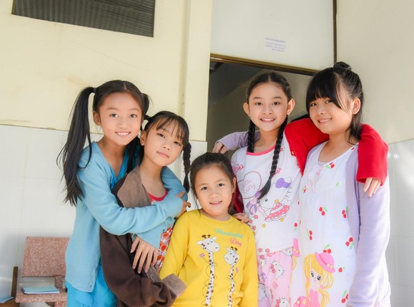 Cả đoàn phim bật khóc trên phim trường ảnh 4