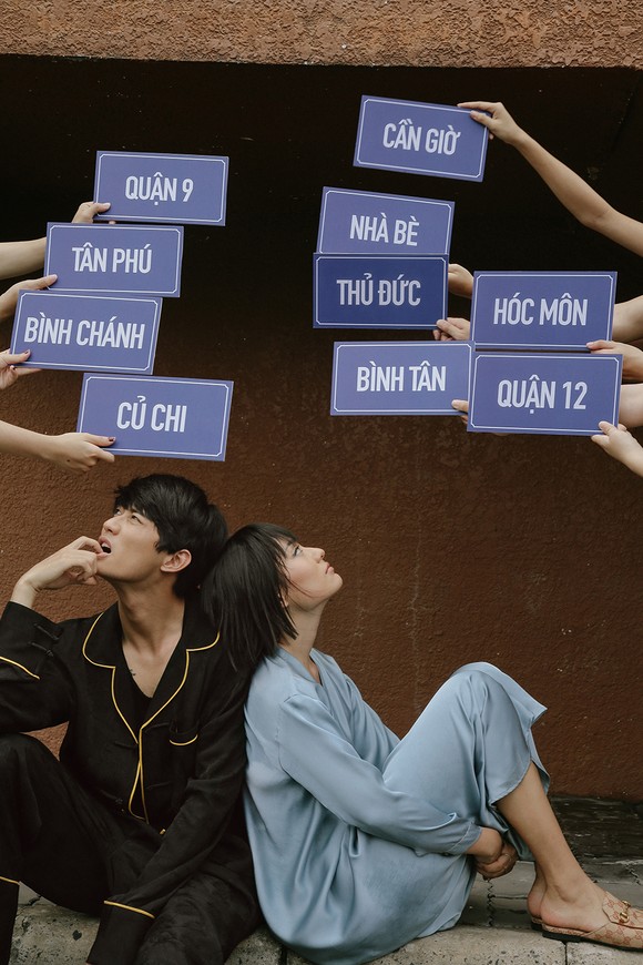 Cặp đôi 'Sài Gòn trong cơn mưa' chụp ảnh “check in” khắp thành phố ảnh 17