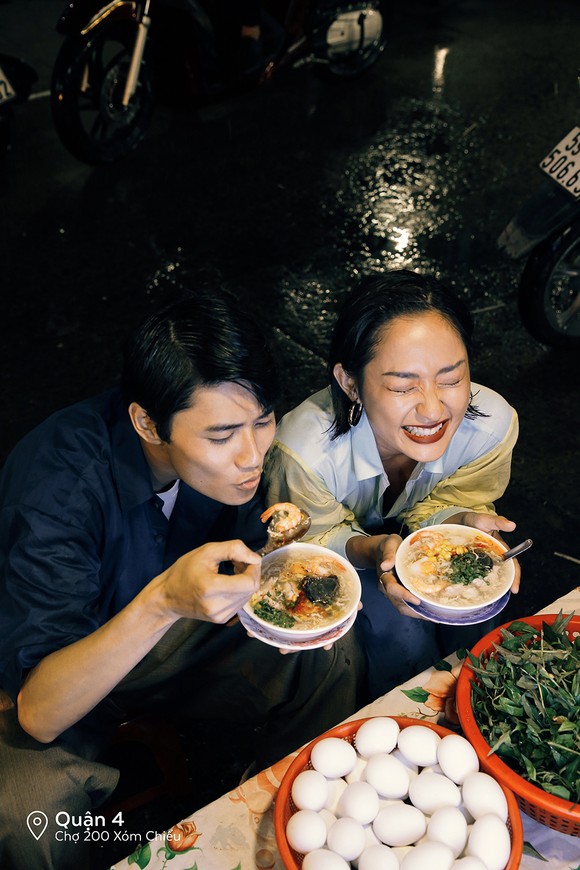 Cặp đôi 'Sài Gòn trong cơn mưa' chụp ảnh “check in” khắp thành phố ảnh 13