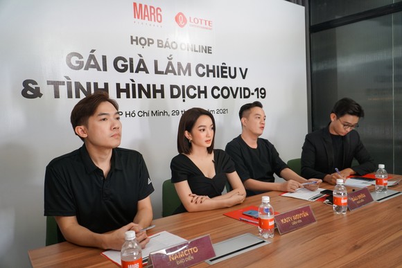 Phim tết 'Gái già lắm chiêu V' mong muốn không dời lịch chiếu ảnh 1