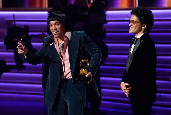 Grammy 2022: 'We Are' của Jon Batiste thắng giải Album của năm ảnh 3