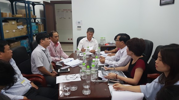 Sở Y tế TP Đà Nẵng họp chỉ đạo xử lý vụ 17 du khách bị ngộ độc thực phẩm     Ảnh: NGUYÊN KHÔI