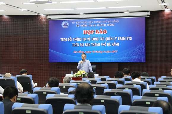 Ông Nguyễn Quang Thanh, Giám đốc Sở TTTT TP Đà Nẵng trả lời các câu hỏi của báo chí     Ảnh: NGUYÊN KHÔI