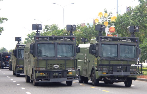 Xem lực lượng an ninh bảo vệ APEC luyện khí công và chống khủng bố, giải cứu con tin  ảnh 8