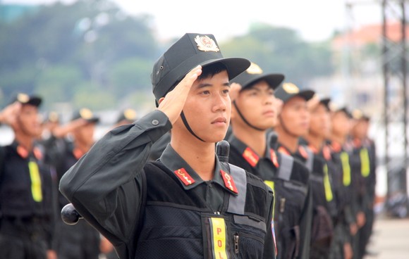Xem lực lượng an ninh bảo vệ APEC luyện khí công và chống khủng bố, giải cứu con tin ảnh 12