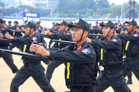 Xem lực lượng an ninh bảo vệ APEC luyện khí công và chống khủng bố, giải cứu con tin  ảnh 15
