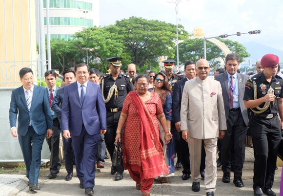 Tổng thống Ấn Độ và Phu nhân thăm bảo tàng điêu khắc Chăm Đà Nẵng và Di tích Mỹ Sơn ảnh 2