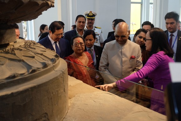 Tổng thống Ấn Độ và Phu nhân thăm bảo tàng điêu khắc Chăm Đà Nẵng và Di tích Mỹ Sơn ảnh 3