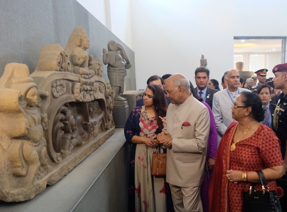 Tổng thống Ấn Độ và Phu nhân thăm bảo tàng điêu khắc Chăm Đà Nẵng và Di tích Mỹ Sơn ảnh 4
