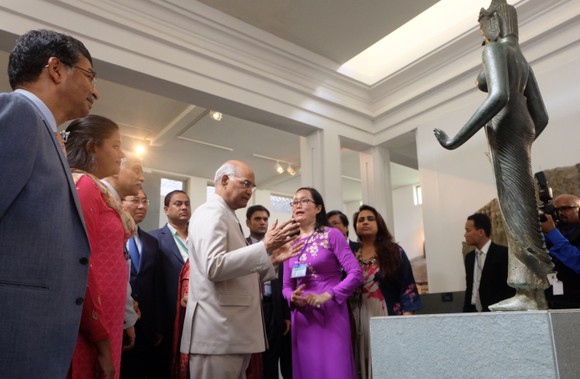 Tổng thống Ấn Độ và Phu nhân thăm bảo tàng điêu khắc Chăm Đà Nẵng và Di tích Mỹ Sơn ảnh 5