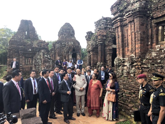 Tổng thống Ấn Độ và Phu nhân thăm bảo tàng điêu khắc Chăm Đà Nẵng và Di tích Mỹ Sơn ảnh 10