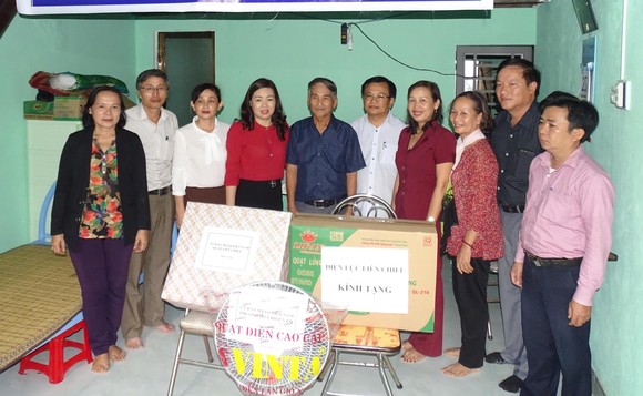 Điện lực Liên Chiểu trao nhà tình nghĩa cho gia đình ông Đặng Kim Thanh
