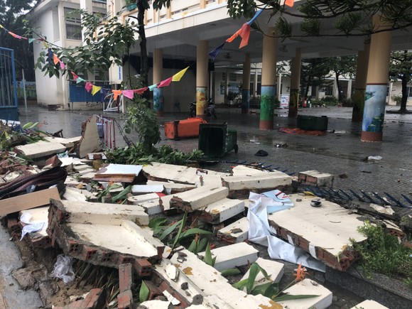 Mưa ngập bất thình lình, ngày mai 10-12, học sinh - sinh viên trên toàn thành phố Đà Nẵng được nghỉ học ảnh 15