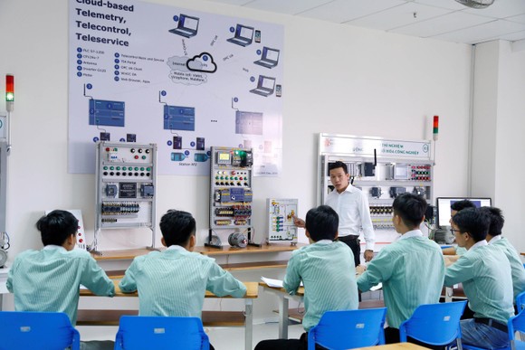 Trường Đại học đầu tiên ở Đà Nẵng xây dựng xưởng thực hành ô tô ảnh 3