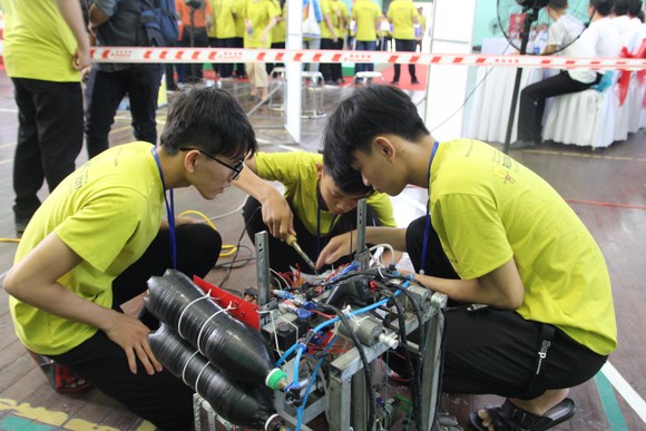 Cuộc thi sáng tạo Robot dành cho học sinh THPT Đà Nẵng mở rộng ảnh 1
