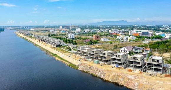 UBND TP Đà Nẵng yêu cầu các cơ quan chức năng đình chỉ thi công, thu hồi giấy phép xây dựng 36 căn biệt thự của Đất Xanh Miền Trung