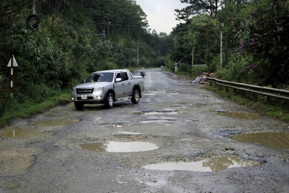 Lâm Đồng chi 550 triệu đồng sửa chữa mặt đường đèo Mimosa ảnh 3