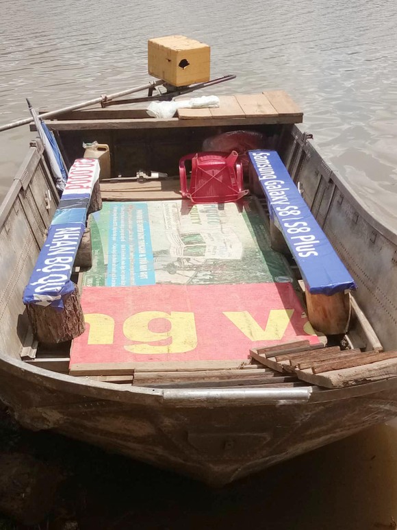 Thuyền "chui" vẫn mạo hiểm chở khách trên hồ Đan Kia - Suối Vàng ảnh 3