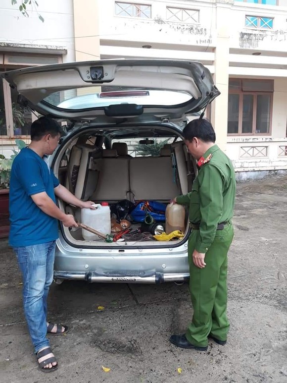 Sử dụng ô tô đi trộm hơn 20 con chó ảnh 1