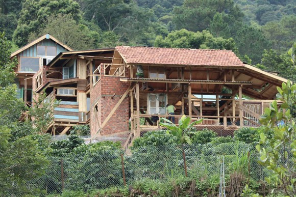 Hàng chục căn nhà xây dựng trái phép giữa đất rừng ở Lâm Đồng ảnh 2