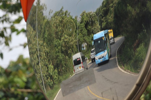 Phương tiện nối đuôi nhau vi phạm trên đèo Bảo Lộc ảnh 9