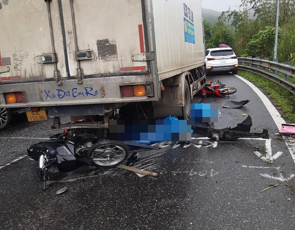 Tai nạn giao thông làm 2 người tử vong, đèo Bảo Lộc ùn ứ kéo dài  ảnh 1