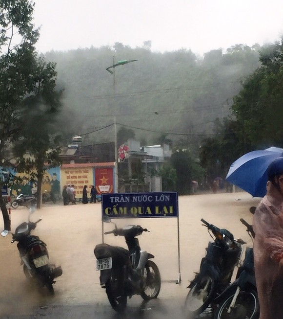 Vũng Tàu - Bến Tre mưa lớn, gió giật mạnh, Khánh Hòa - Ninh Thuận ngập lụt, đường sắt tê liệt ảnh 17