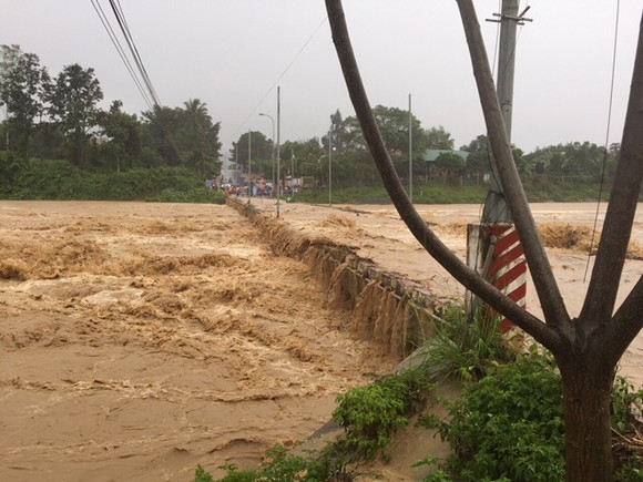 Vũng Tàu - Bến Tre mưa lớn, gió giật mạnh, Khánh Hòa - Ninh Thuận ngập lụt, đường sắt tê liệt  ảnh 15