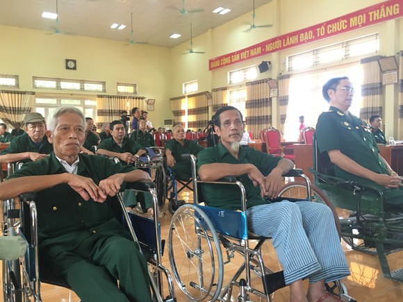 Chủ tịch HĐND TPHCM Nguyễn Thị Lệ thăm các thương binh nặng ở Phú Thọ ảnh 1