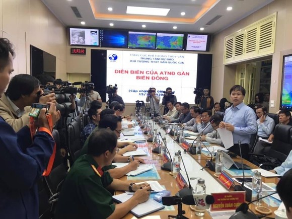 Rút kinh nghiệm công tác ứng phó, cứu hộ cứu nạn trong mưa lũ ảnh 1