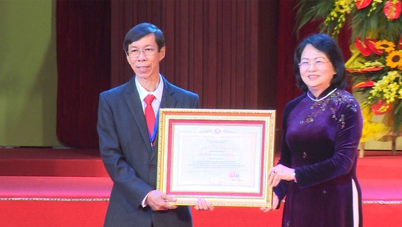 Điện lực Việt Nam đón nhận danh hiệu Anh hùng Lao động ảnh 3