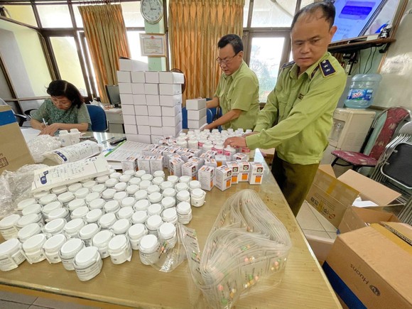 Phát hiện gần 300.000 sản phẩm thuốc nghi nhập lậu qua cảng hàng không Nội Bài ảnh 3