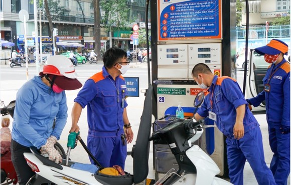 Chiều nay 27-4, giá các loại xăng dầu tăng nhẹ ảnh 1