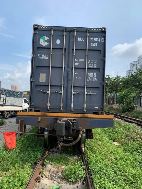 105 tấn rau củ trên chuyến tàu chạy xuyên đêm từ Hà Nội vào TPHCM tặng người dân ảnh 1