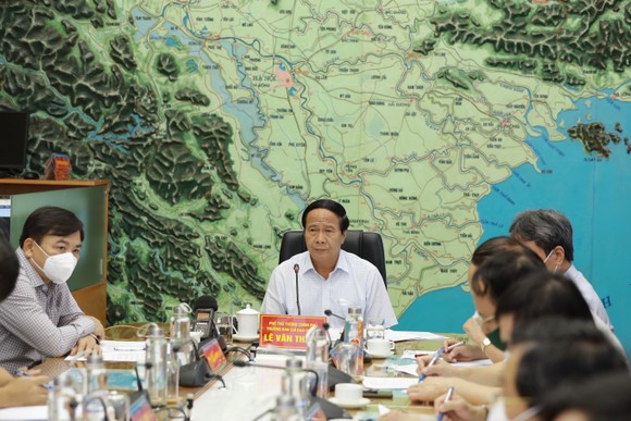 Phó Thủ tướng Lê Văn Thành: 'Không để thiệt hại kép, hết chống bão lại lo chống dịch' ảnh 4