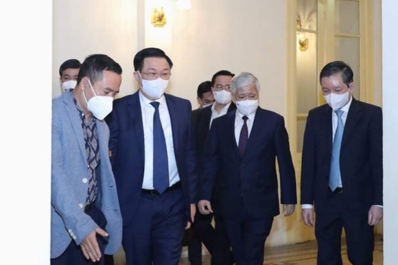 Chủ tịch Quốc hội Vương Đình Huệ dự lễ tôn vinh 63 nông dân Việt Nam xuất sắc năm 2021 ảnh 2