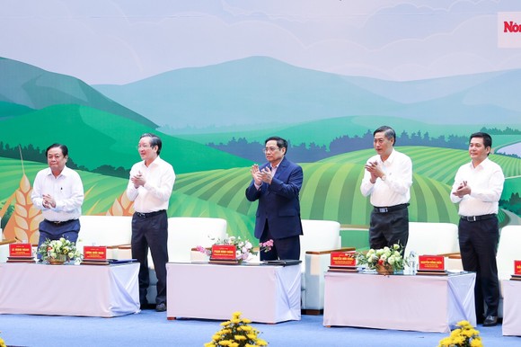 Đối thoại với Thủ tướng, nông dân băn khoăn giá đất tăng nóng, đất nông nghiệp bị phân lô bán nền phức tạp ảnh 3
