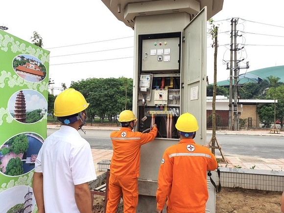 Lượng điện tiêu thụ trong tháng 6 năm nay giảm so với mọi năm ảnh 1