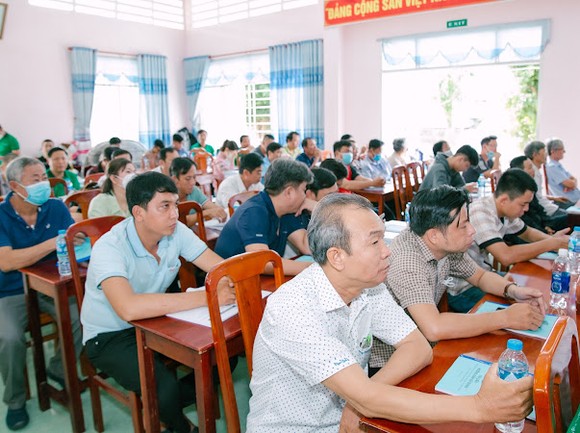 Nông dân tham gia tập huấn sử dụng thuốc bảo vệ thực vật an toàn ảnh 2