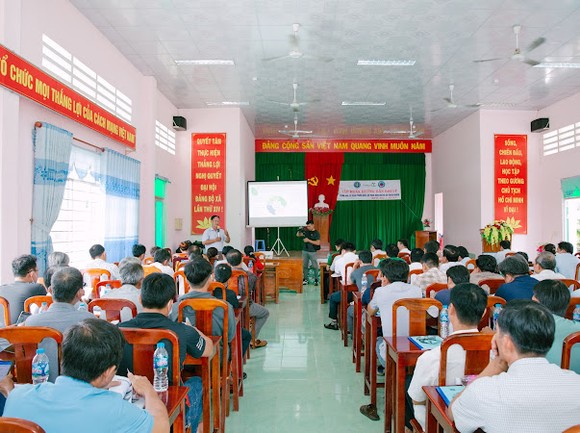 Nông dân tham gia tập huấn sử dụng thuốc bảo vệ thực vật an toàn ảnh 5