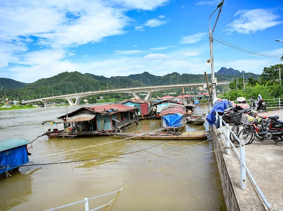 EVN lo thiếu điện khi đang xả lũ quá tay ảnh 4