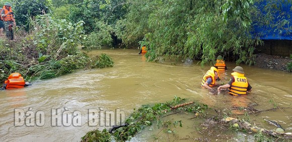 Hòa Bình: 2 vợ chồng mất tích trong cơn mưa bão ảnh 1