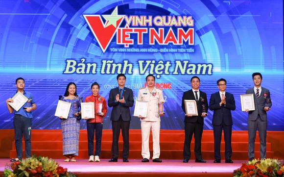 Các chiến sĩ PCCC ở Hà Nội được tôn vinh trong chương trình 'Bản lĩnh Việt Nam' ảnh 5