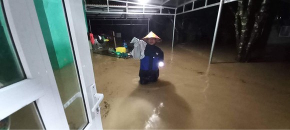 Tập đoàn CEO chặn đường thoát nước, người dân mất ngủ cả đêm vì lụt ảnh 2