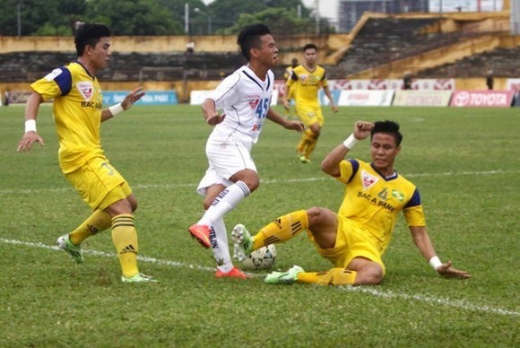 Bạo lực sân cỏ, biện pháp có rồi sao không thực thi? ảnh 1
