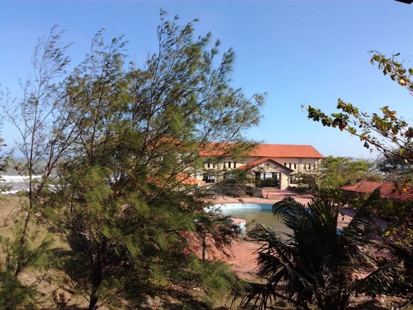 Nhiều resort tiền tỷ bỏ hoang do dự án cảng Kê Gà ảnh 5