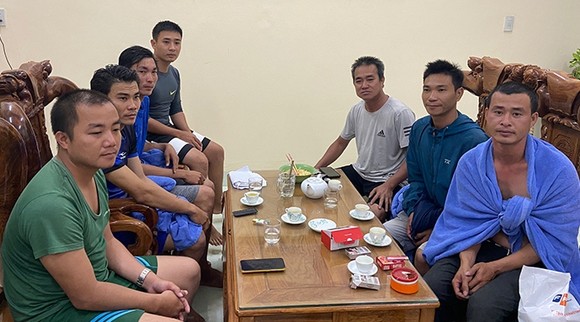 Tàu chở 1.500 tấn tro bay của Nhà máy Nhiệt điện Vĩnh Tân 2 chìm ở vùng biển Mũi Né ảnh 1
