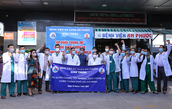 Đoàn y, bác sĩ ở Bình Thuận lên đường hỗ trợ TPHCM phòng, chống dịch Covid-19 ảnh 1