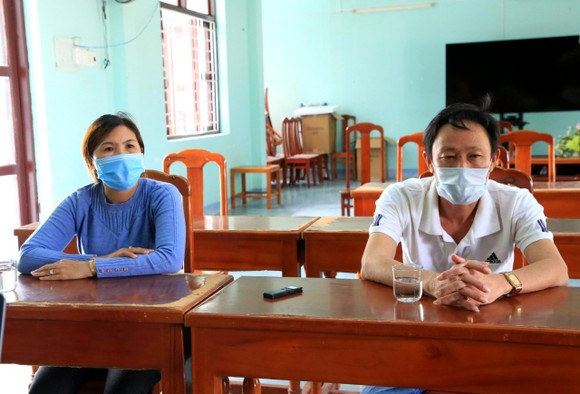 4 ngư dân đi bộ từ Ninh Thuận về Phú Yên đã được kiểm tra sức khỏe, cách ly ảnh 1